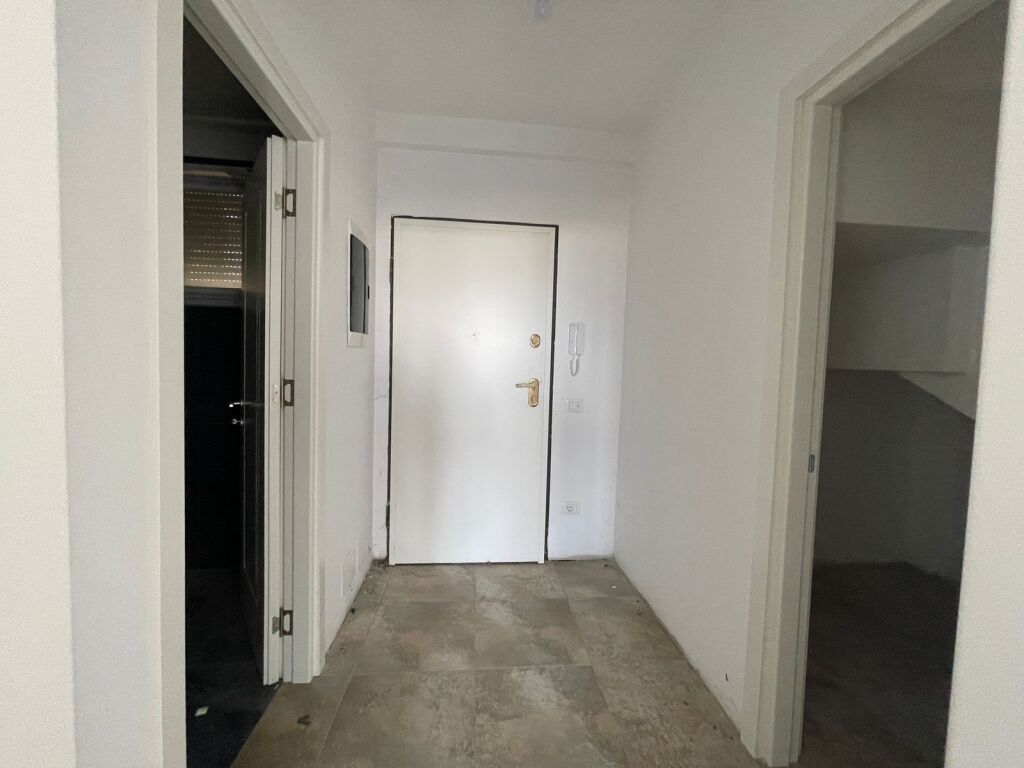 Shitet apartament duplex me sipërfaqe totale 138.5 m² dhe verandë 56 m².