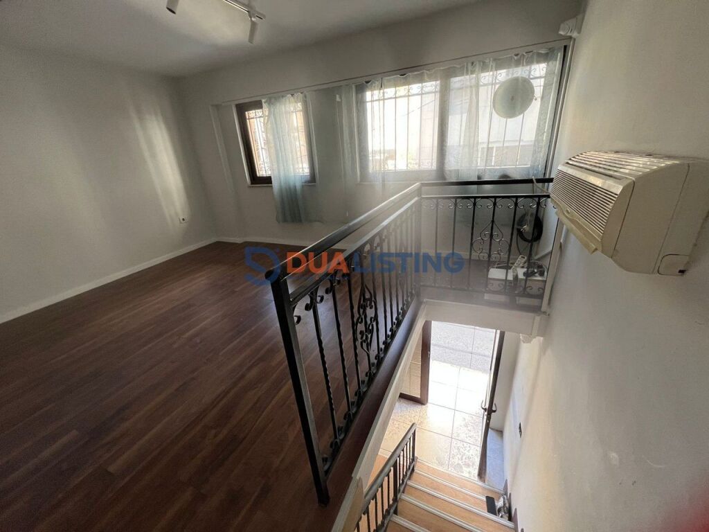 🏢 Duplex Space with Street View – Durres Street, opposite “Kafe Flores” 📍