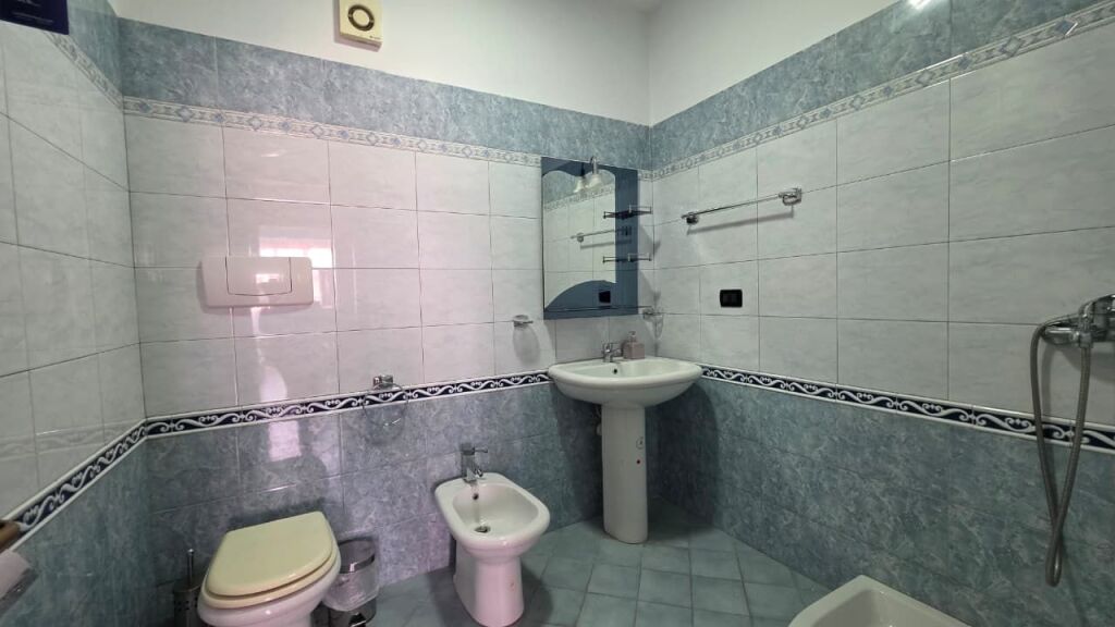 Apartament 2+1 me qira  Rruga Pelivan Leskaj