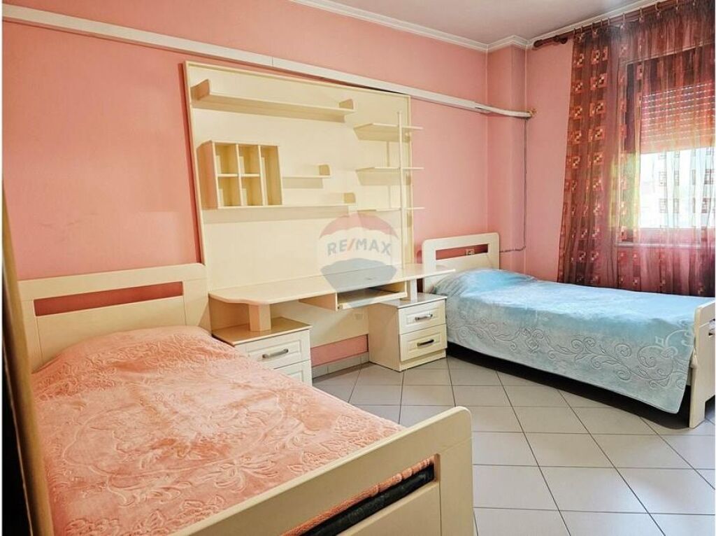 Apartament 2+1 te Usluga Stac. Trenit!