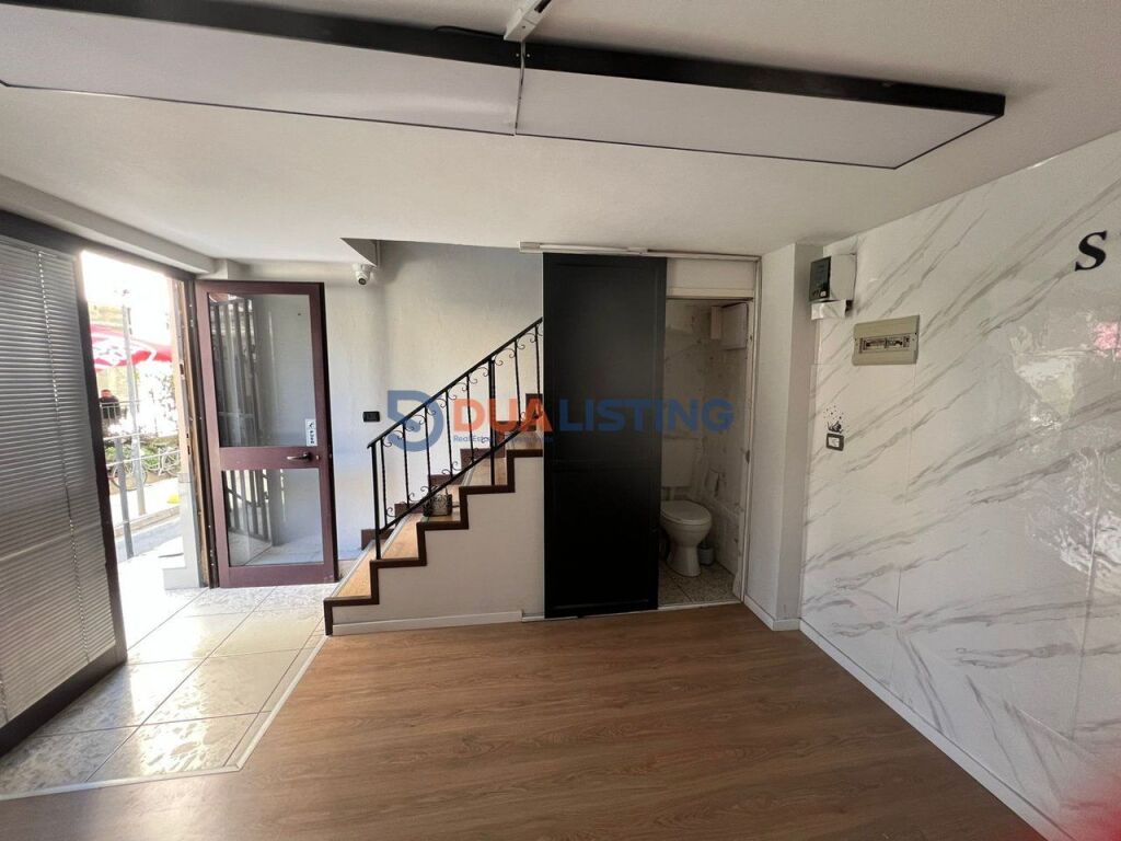 🏢 Duplex Space with Street View – Durres Street, opposite “Kafe Flores” 📍