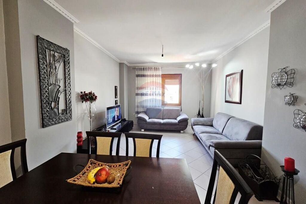 Apartament 2+1 te Usluga Stac. Trenit!