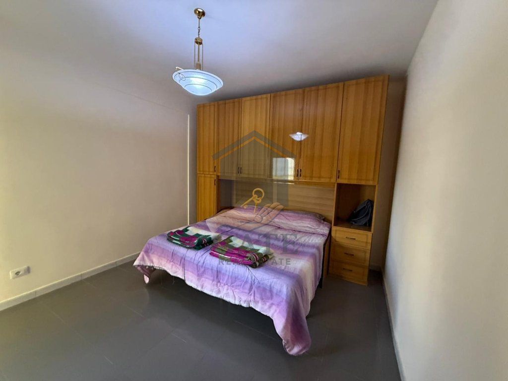 Jepet me qira apartament 3+1 me 2 tualete dhe 2 ballkone në zonën e Vollgës