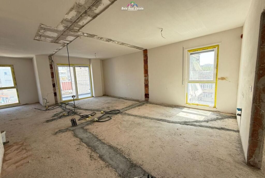 Apartament Per Shitje 2+1+2 Ne Xhamllik (ID B120840) Tirane