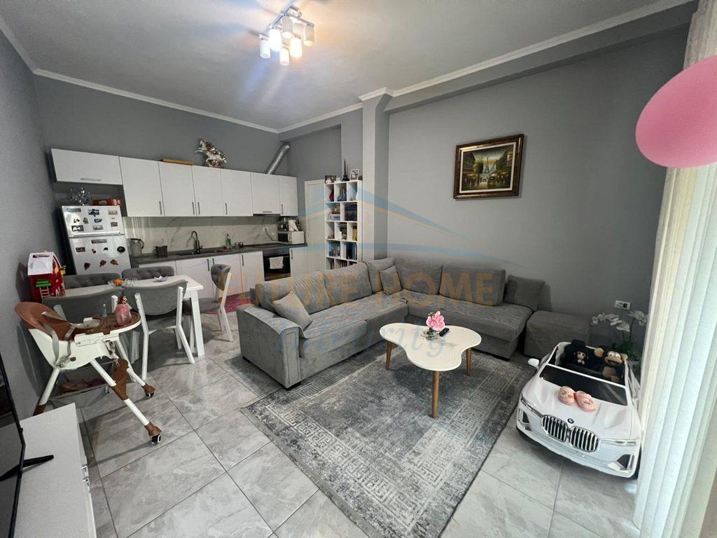 Shitet, Apartament 2+1, Fresku, Tiranë. AL67802