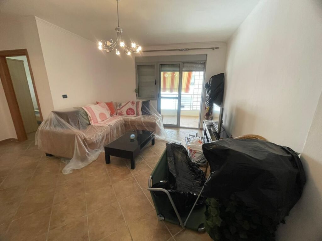 Vendesi in vendita appartamento 2+1+2+ garage in uso Golem