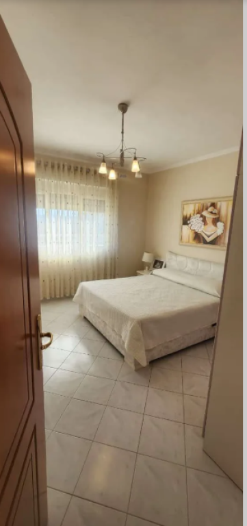 Shiten 2 apartamente ngjitur me Nj-Tj Iliria Plazh Durres