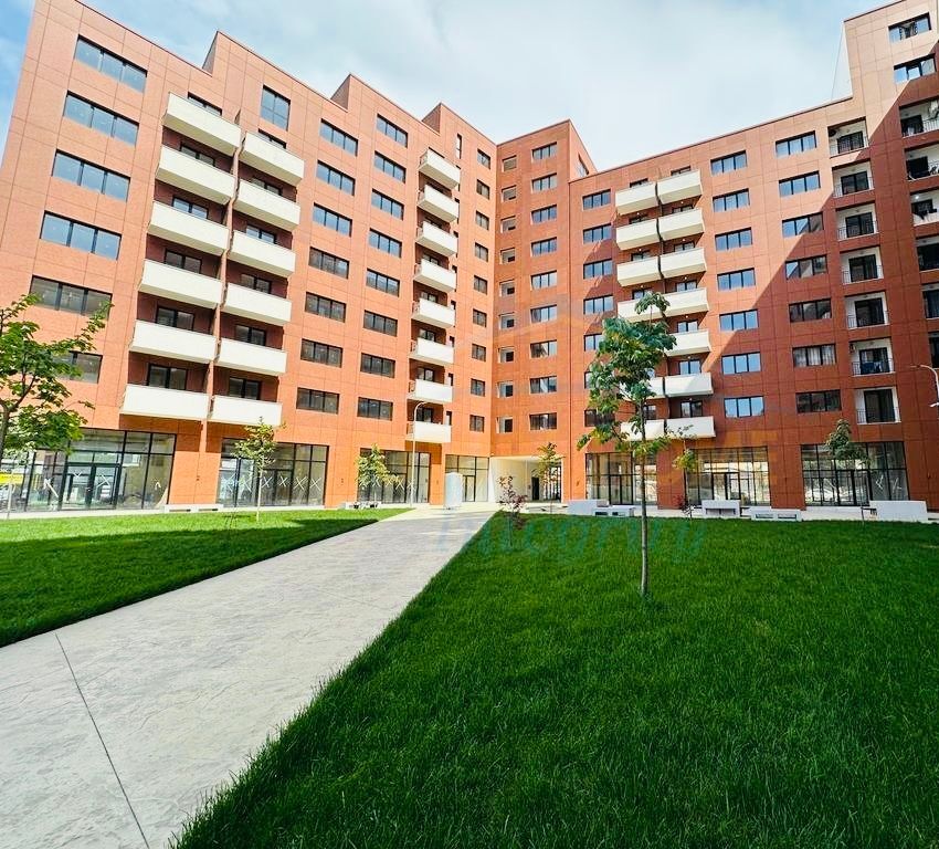 Astir! Spazio Commerciale + Magazzino in affitto! Angolo, sulla strada principale!