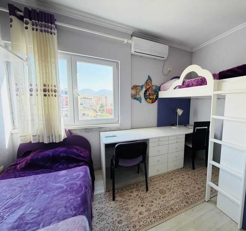 Jepet me qera apartament 2+1+2 në zonën e Astirit, përballë Vila L