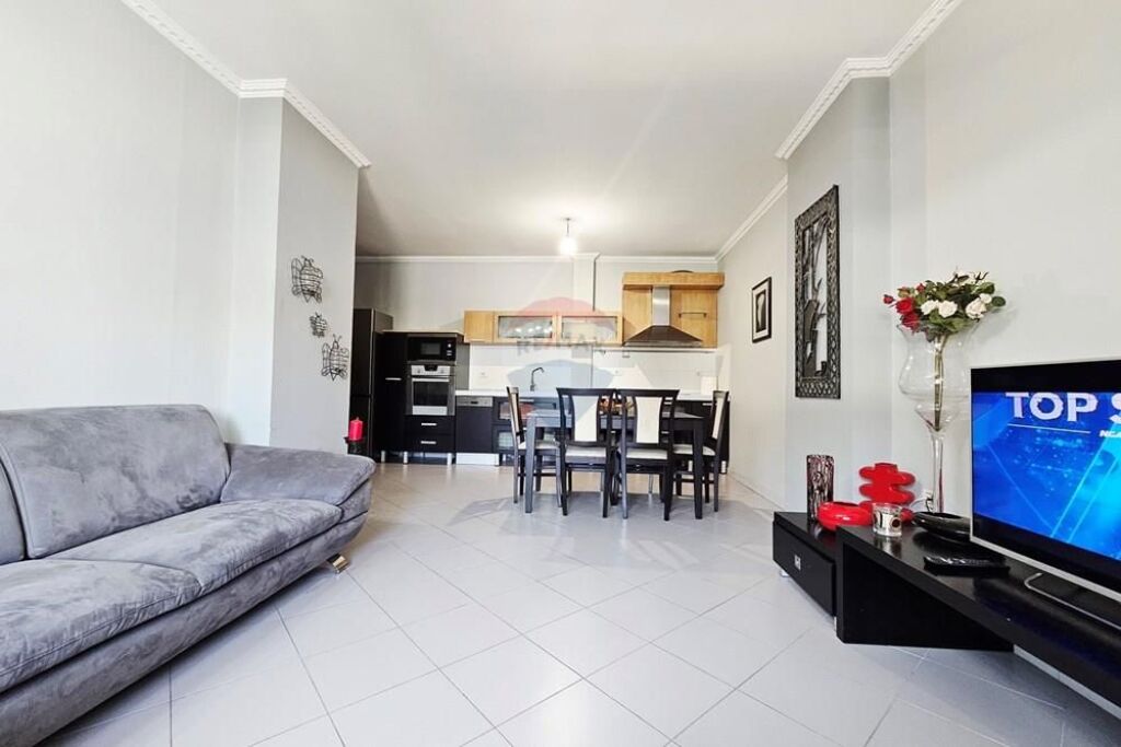 Apartament 2+1 te Usluga Stac. Trenit!