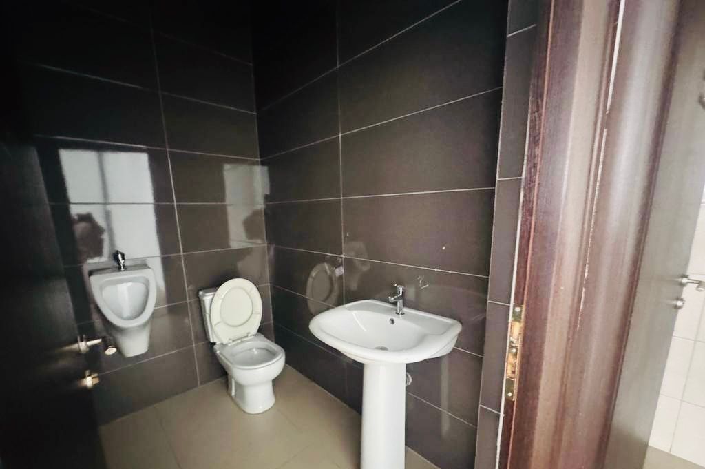 AMBIENT PER QIRA , ISH STACIONI TRENIT!