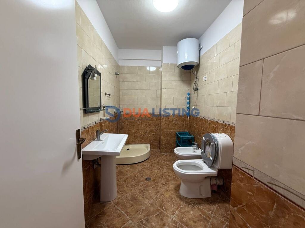 Shitet apartament 1+1 prane Kompleksit Magnet, rruga Ndre Mjeda!