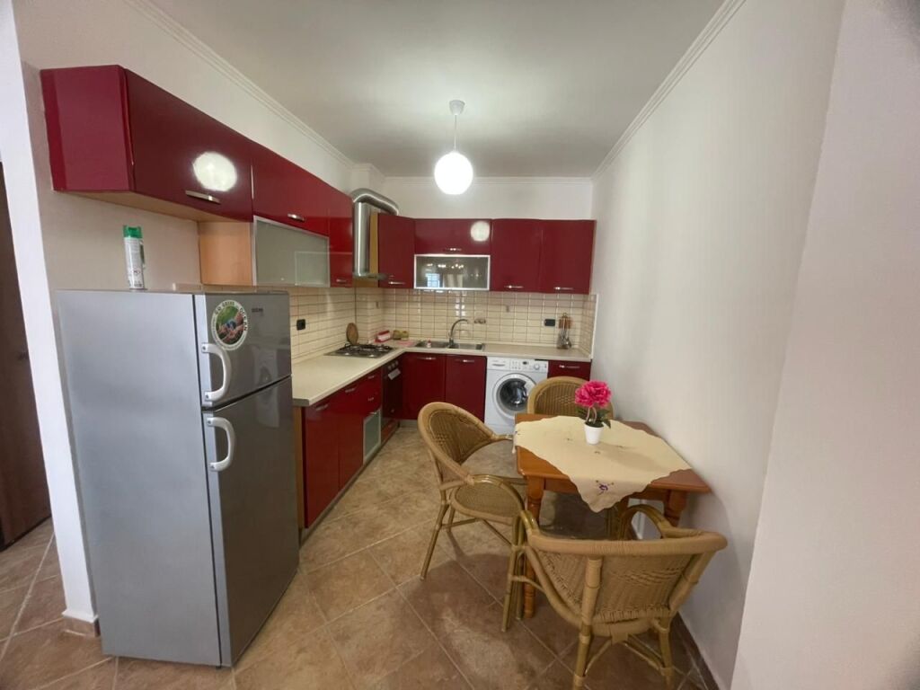 Vendesi in vendita appartamento 2+1+2+ garage in uso Golem