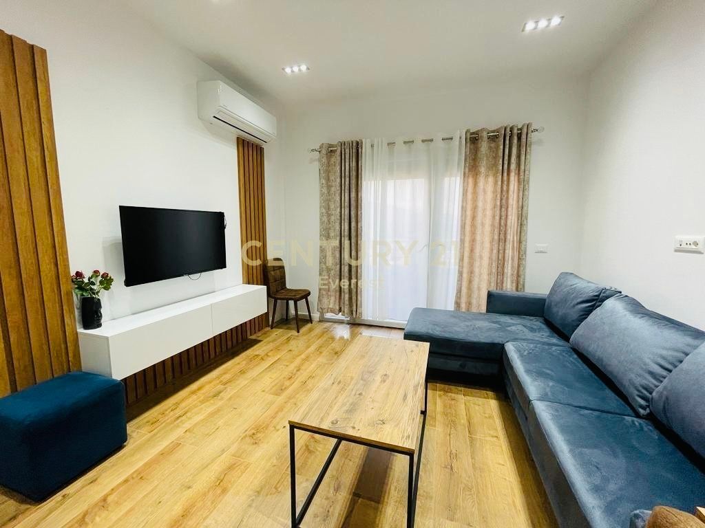 COMUNE DI PARIGI, APPARTAMENTO 2+1 IN AFFITTO