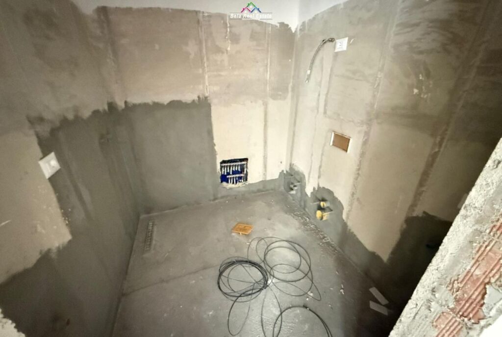 Apartament Per Shitje 2+1+2 Ne Xhamllik (ID B120840) Tirane