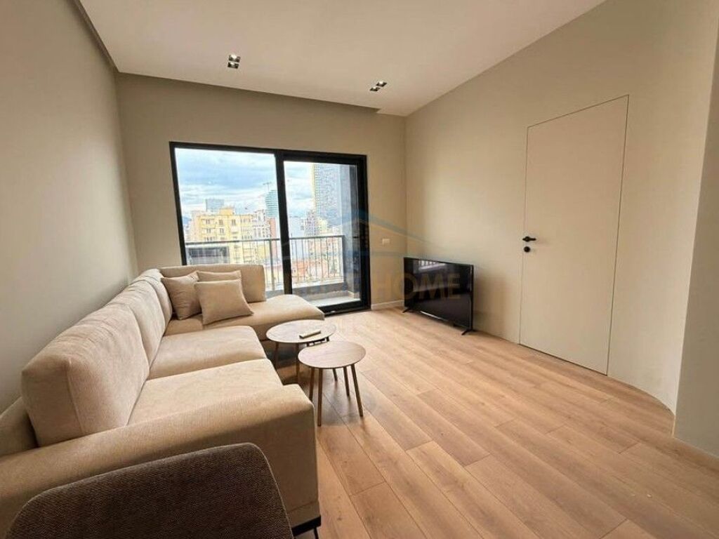 Shitet, Apartament 1+1, Rruga e Barrikadave, Tiranë.