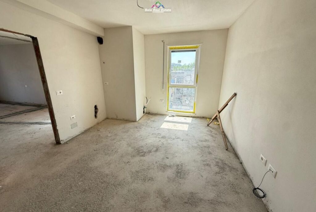 Apartament Per Shitje 2+1+2 Ne Xhamllik (ID B120840) Tirane