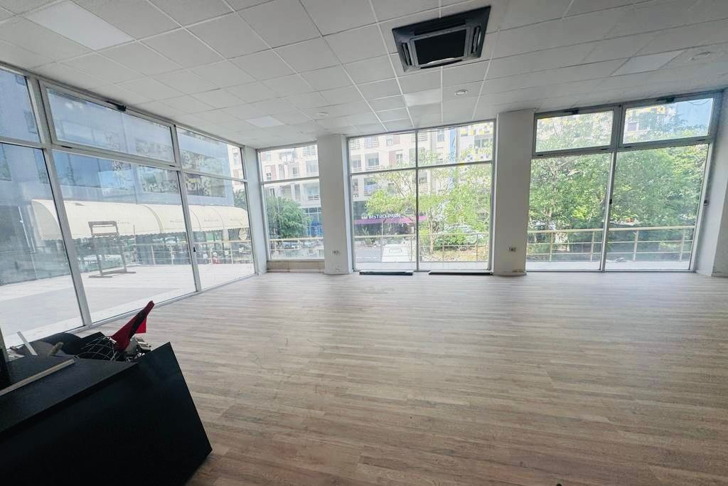 AMBIENT PER QIRA , ISH STACIONI TRENIT!