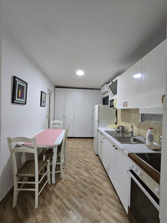 Jepet Me Qera Apartament 1+1+1 Verande