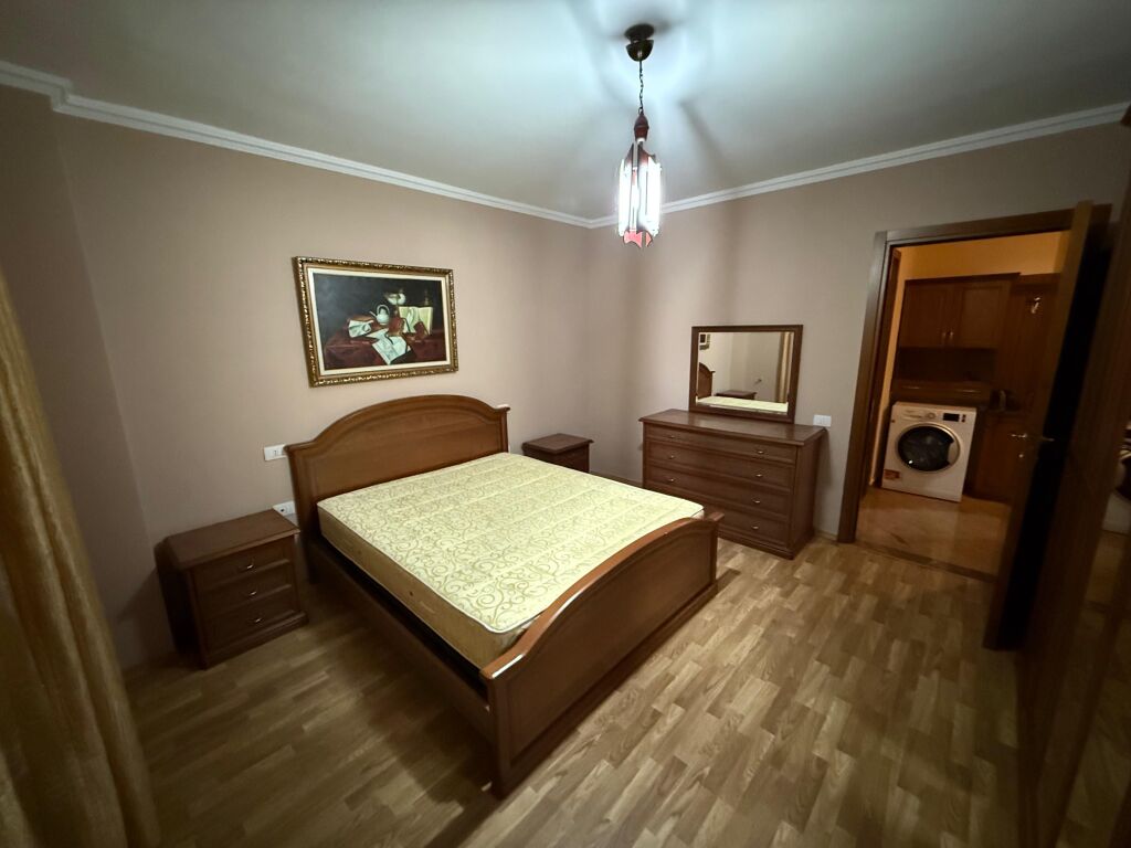 Jepet me qera Apartament 1+1 Rruga Elbasanit