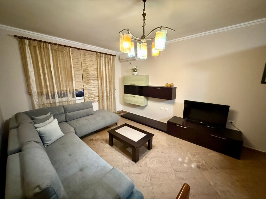 📣 QERA Apartament 1+1 📍 Prane Gjimnazit "Petro Nini Luarasi" ✨