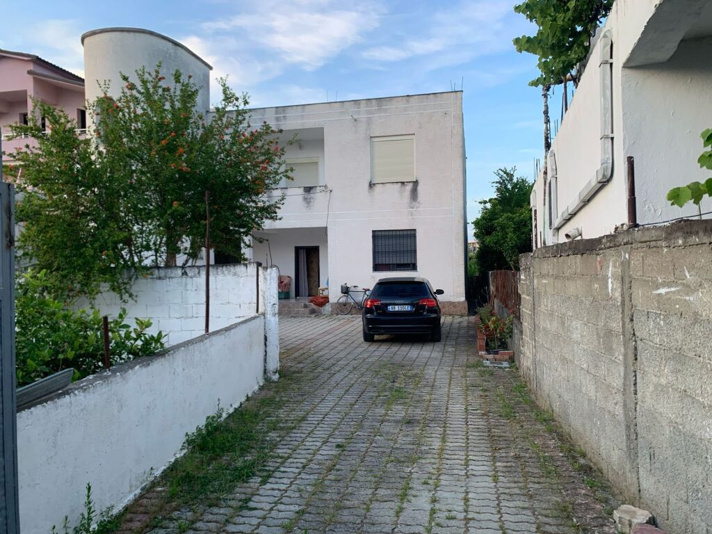 SHITET VILE PRIVATE 2 KATE NE HEKURUDHA PLAZH