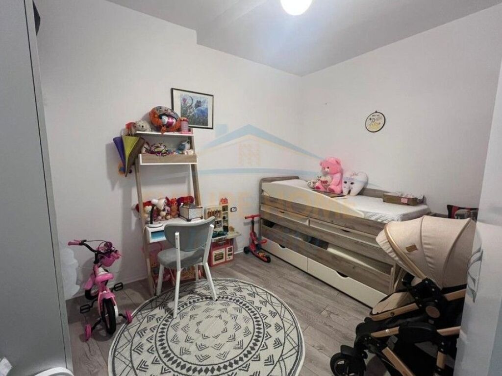Shitet, Apartament 2+1, Fresku, Tiranë.