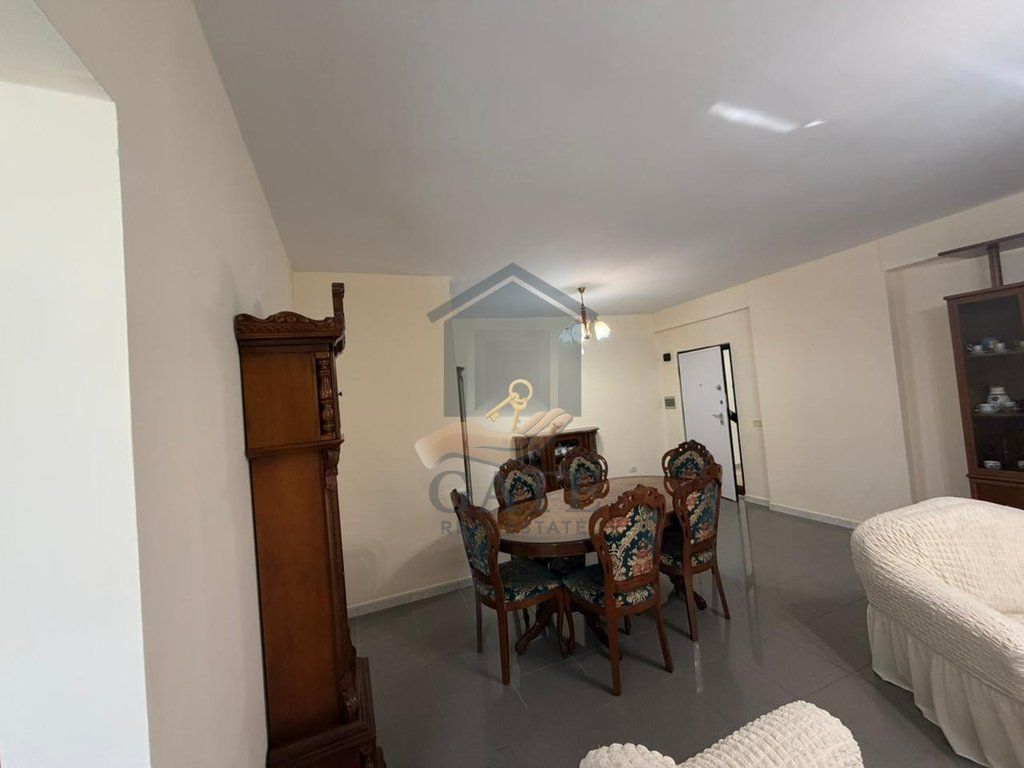 Jepet me qira apartament 3+1 me 2 tualete dhe 2 ballkone në zonën e Vollgës