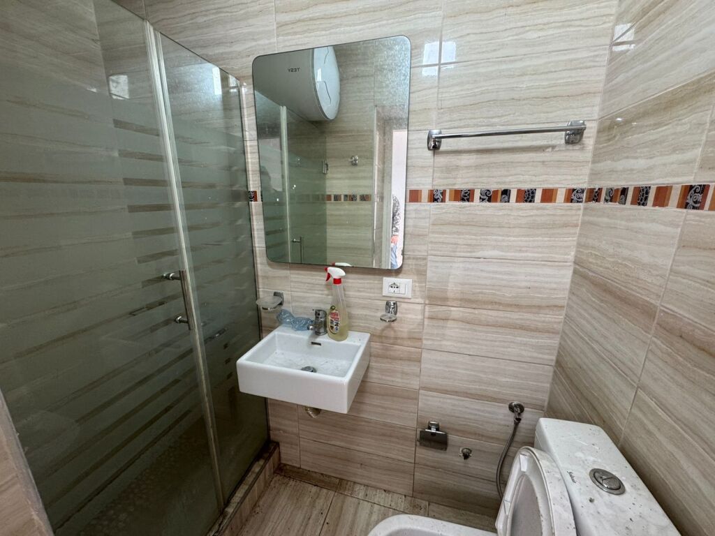 🏢 JEPET ME QIRA | Ambient Biznesi – 21 Dhjetori (Rr. Sander Prosi, pranë Mozaikut