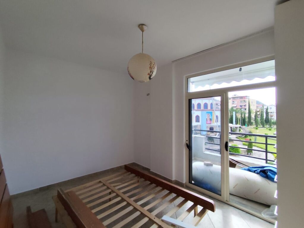 jepet me qira apartament 2+1, Elenora