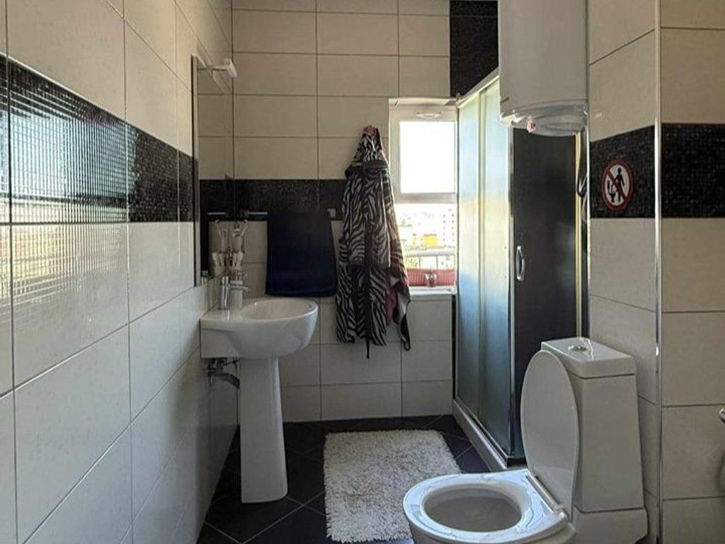 Brryli, ofrohet për qira apartament 2+1!