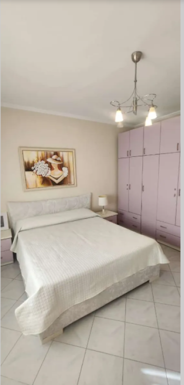 Shiten 2 apartamente ngjitur me Nj-Tj Iliria Plazh Durres