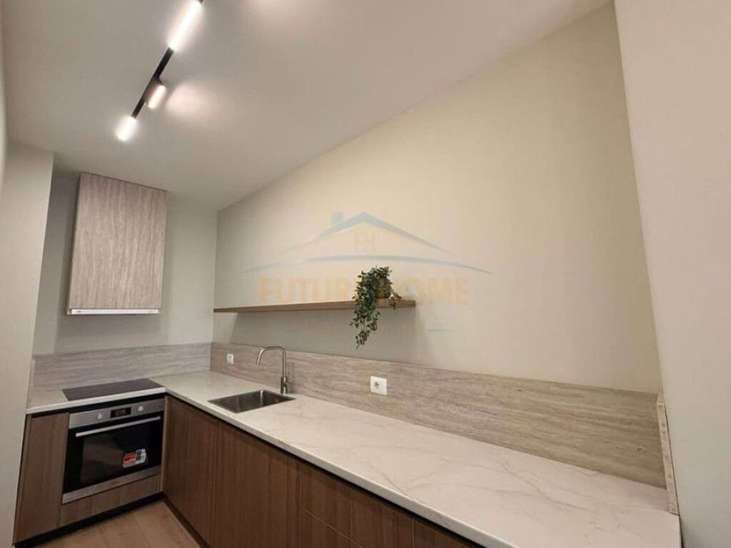 Shitet, Apartament 1+1, Rruga e Barrikadave, Tiranë.