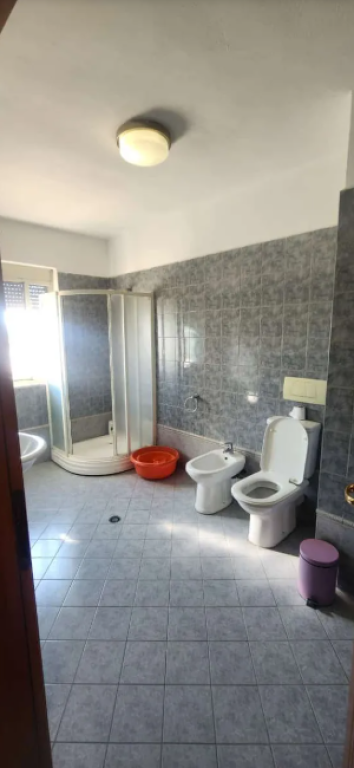 Shiten 2 apartamente ngjitur me Nj-Tj Iliria Plazh Durres