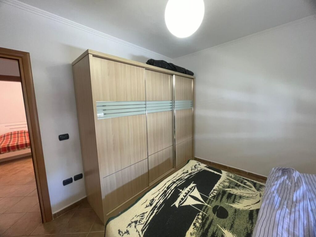 Vendesi in vendita appartamento 2+1+2+ garage in uso Golem