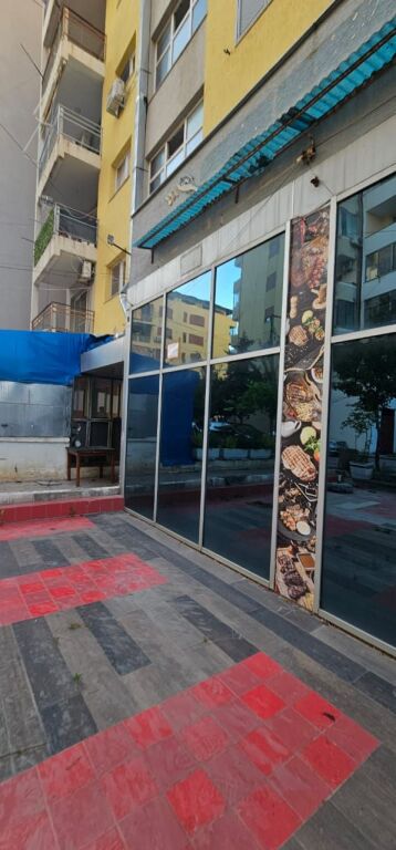 SHITET BAR RESTORANT 108M2 + 60M2 VERANDE ILIRIA PLAZH