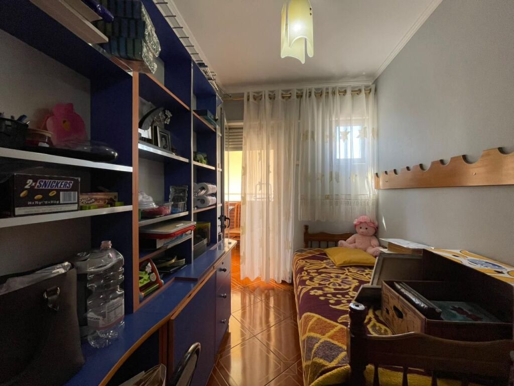 Apartament 2+1 per shitje tek Komuna e Parisit.