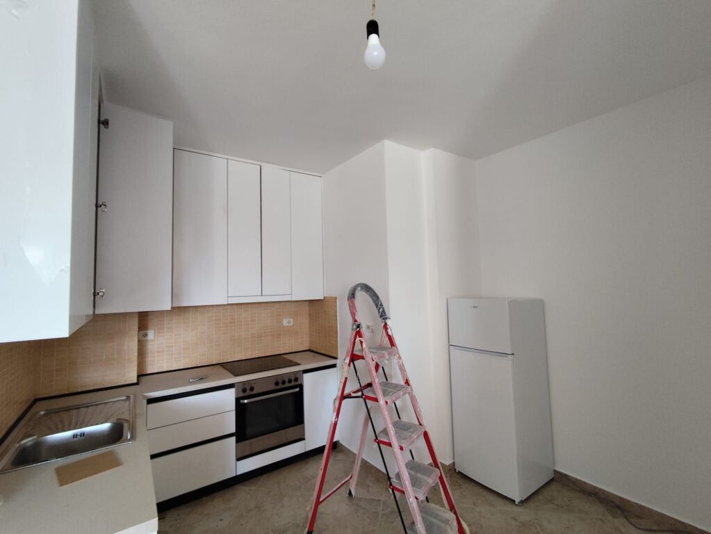 jepet me qira apartament 2+1, Elenora