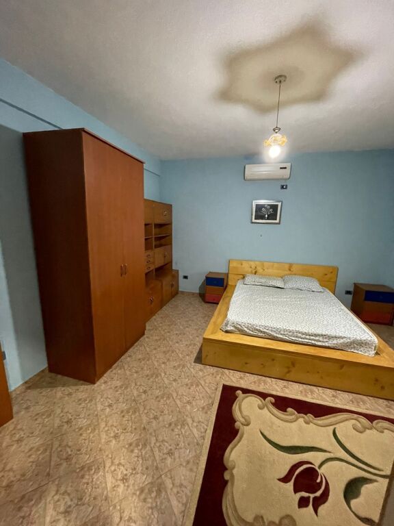 Shtepi private 2+1 me qera ne Astir tek Xhamia