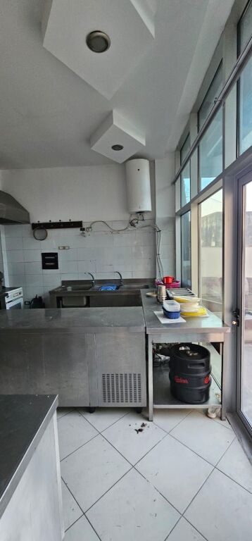 SHITET BAR RESTORANT 108M2 + 60M2 VERANDE ILIRIA PLAZH