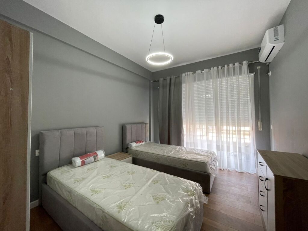 Apartament 2+1+Parking per qira tek Kopeshti Botanik.