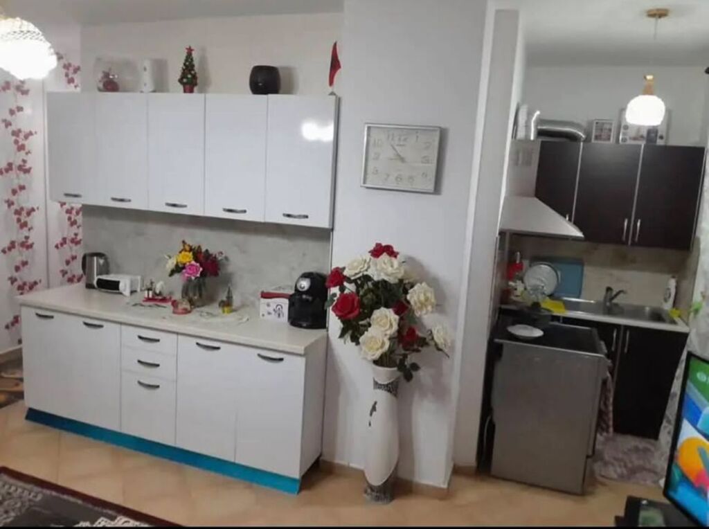 🏡 Shitet Apartament 1+1 – Astir, Rruga Sokrat Miho