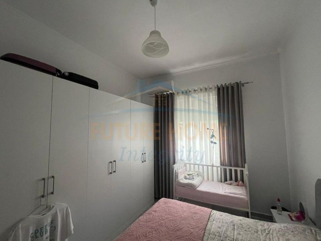 Shitet, Apartament 2+1, Fresku, Tiranë.