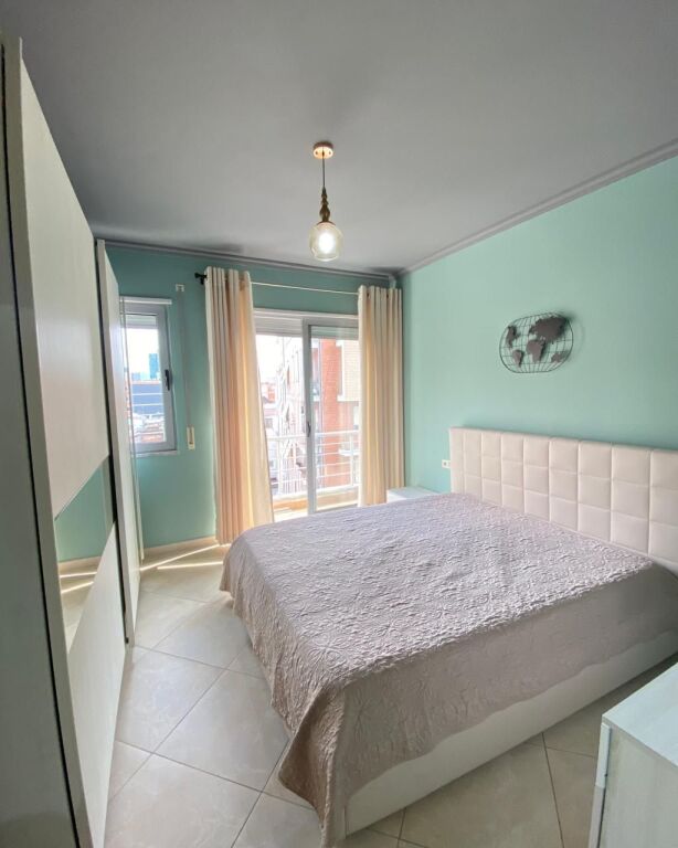 Jepet Apartament me qera ne Qender