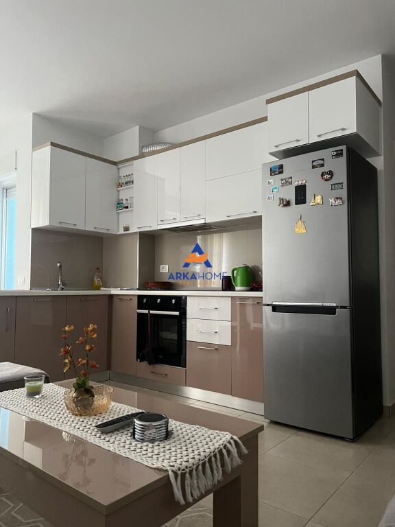 JEPET APARTAMENT ME QERA 1+1+BALLKON " 21 DHJETORI " 55000 LEKE