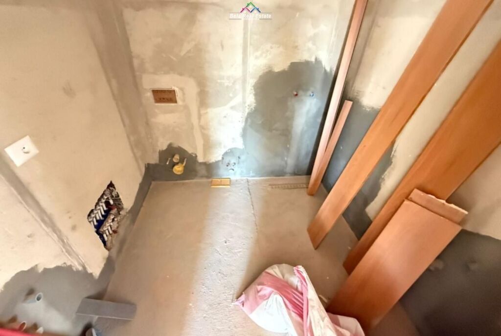 Apartament Per Shitje 2+1+2 Ne Xhamllik (ID B120840) Tirane