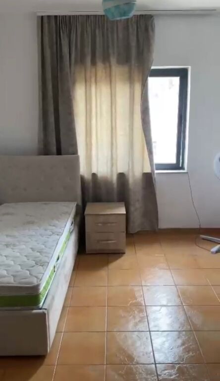 APARTAMENT 2+1 ME QERA - TEK 21 DHJETORI, 60,000 LEKE