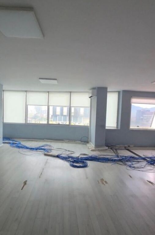 AMBIENT PER ZYRA, ISH STACIONI TRENIT!