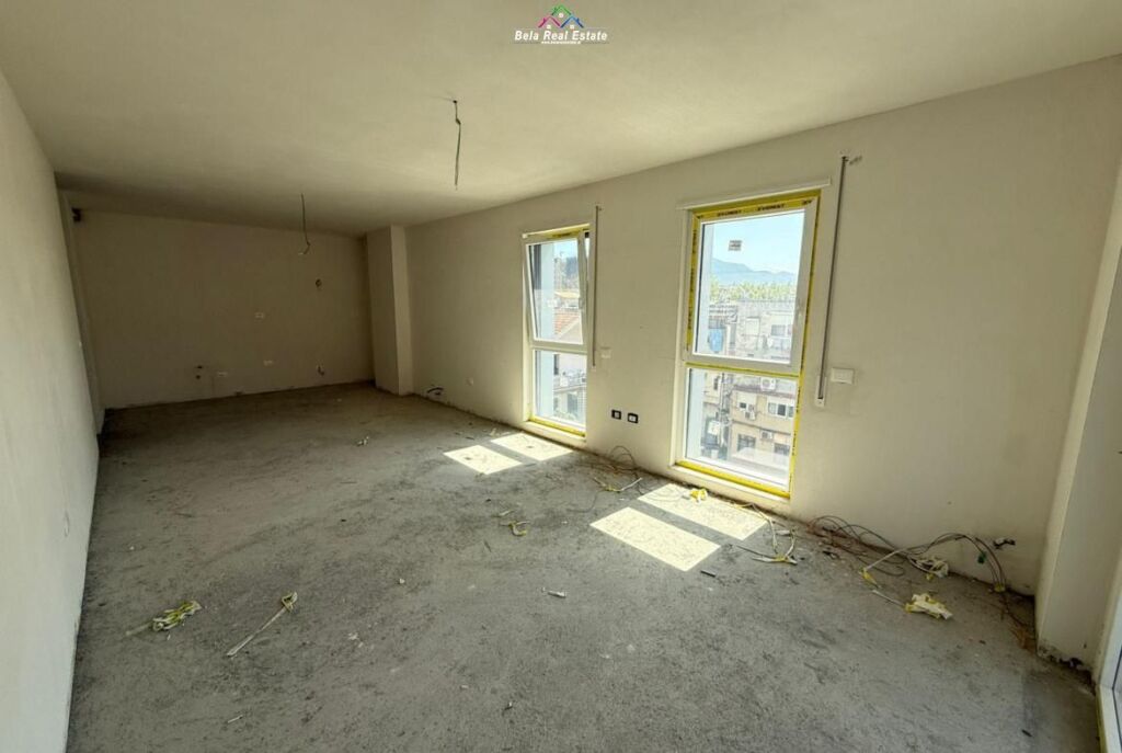 Apartament Per Shitje 2+1+2 Ne Xhamllik (ID B120839) Tirane