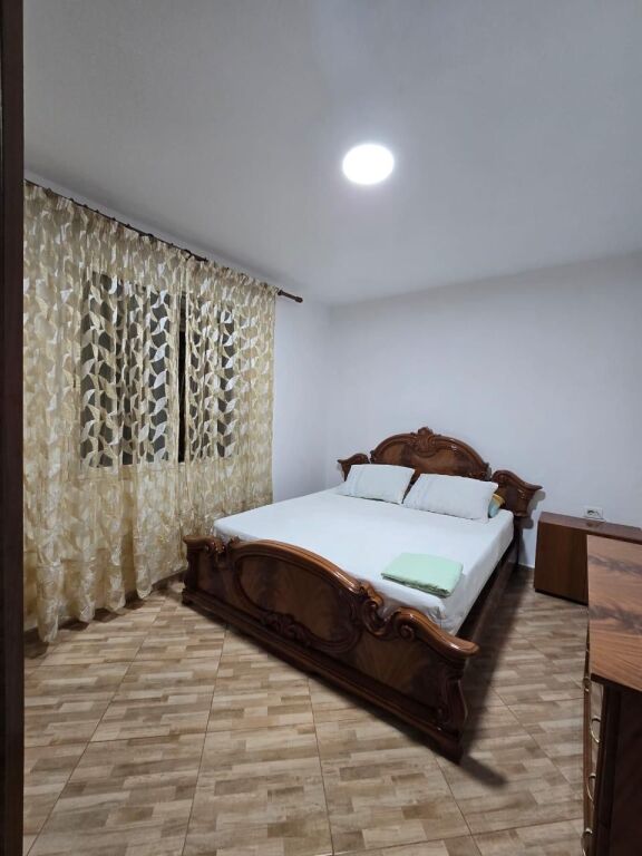 Jepet Me Qera Apartament 1+1+1 Verande